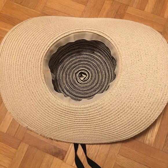 Straw hat - Picture 3 of 3